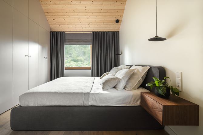 Jasna sypialnia- na - poddaszu - projekt Decoroom fot. Kamila Markiewicz-Lubańska-Wnętrza w Obiektywie  (8)-min.jpg