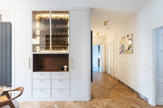 Jasna zabudowa kuchenna w domu. Proj. masz.design_fot. Adam Burdyło.jpg