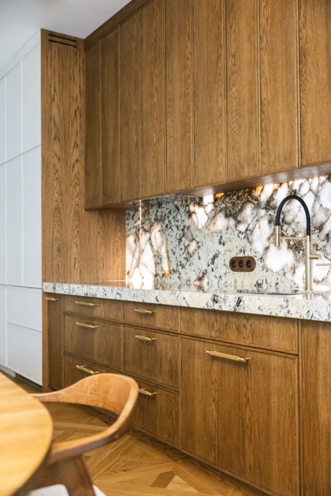 Kamienny blat w kuchni. Proj. masz.design_fot. Adam Burdyło.jpg