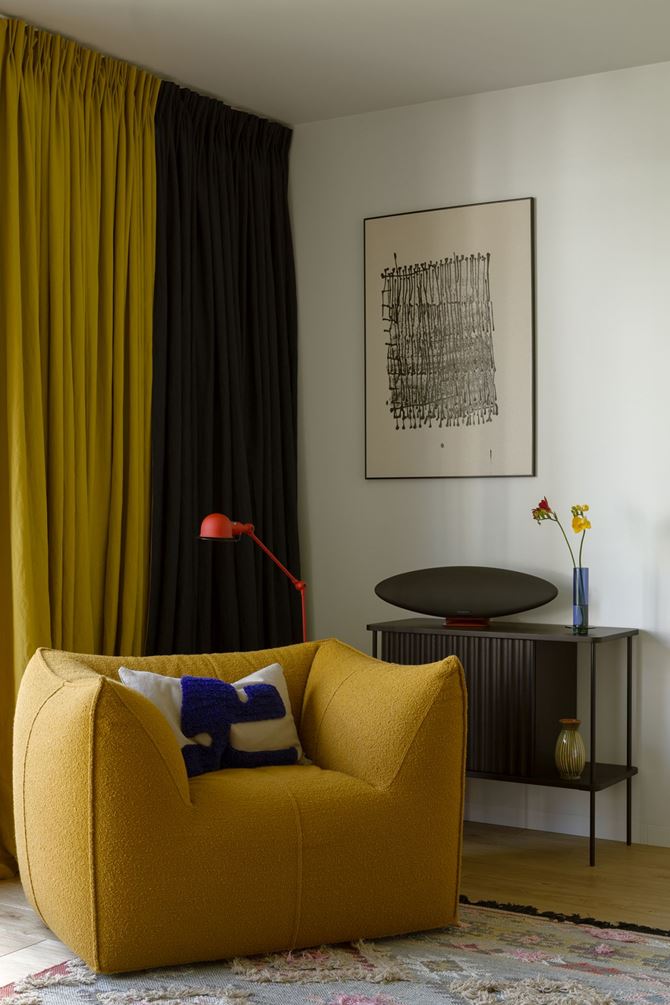 Musztardowy fotel. Projekt Poco Design.jpg