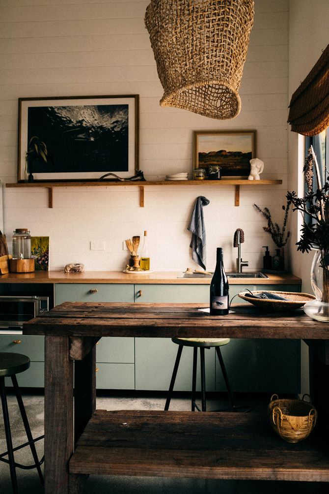 Przytulna kuchnia w stylu scandi rustic