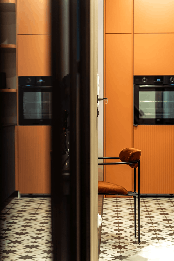 Pomarańczowa kuchnia, projekt Kovvalskiej.png