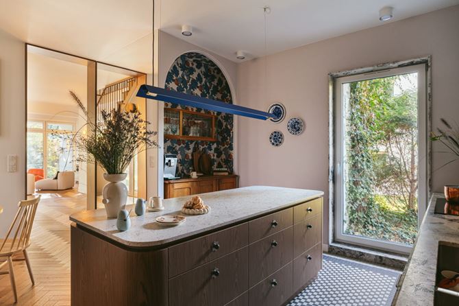 Przestronna wyspa w kuchni. Projekt.Hanna Pietras Architect. Fot.KRONIKI.jpg