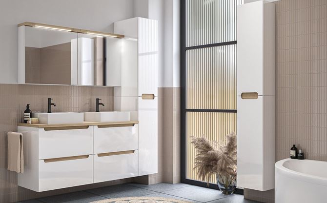 Biało-beżowa łazienka z podwieszanymi meblami