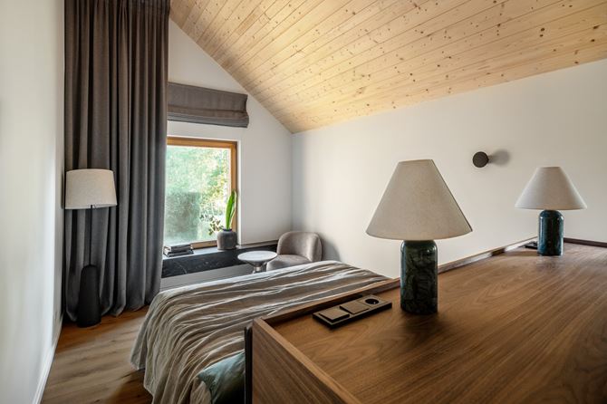 sypialnia pod skosami - projekt Decoroom fot. Kamila Markiewicz-Lubańska-Wnętrza w Obiektywie  (15)-min.jpg