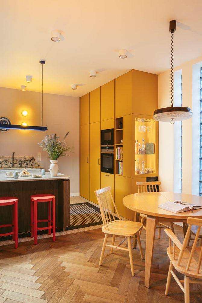 Wysoka zabudowa kuchenna w kuchni. Projekt.Hanna Pietras Architect. Fot.KRONIKI.jpg