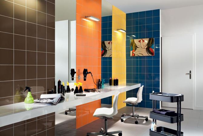 Kolorowe wnętrze salonu fryzjerskiego