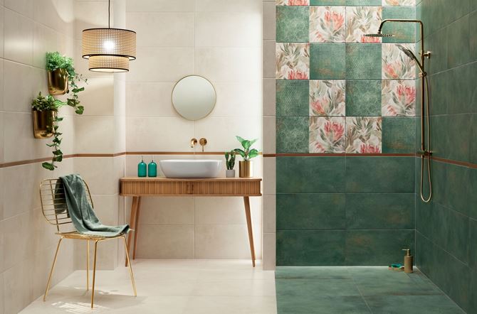 Beżowo-zielona łazienka z florystycznymi dekorami