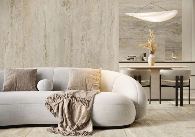 Kremowy kamień w wykończeniu salonu z jadalnią