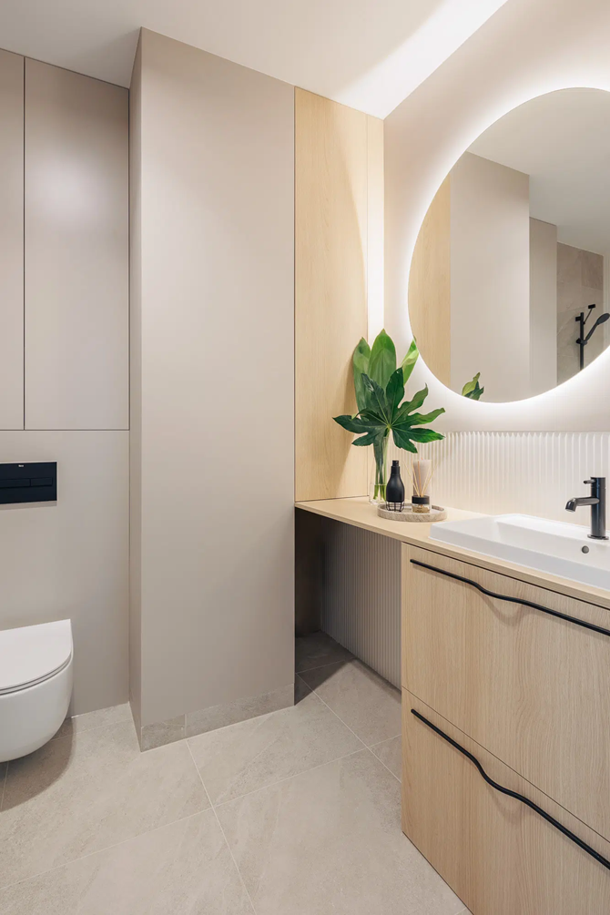 Biało-szaro-drewniana łazienka Japandi, projekt: Decoroom