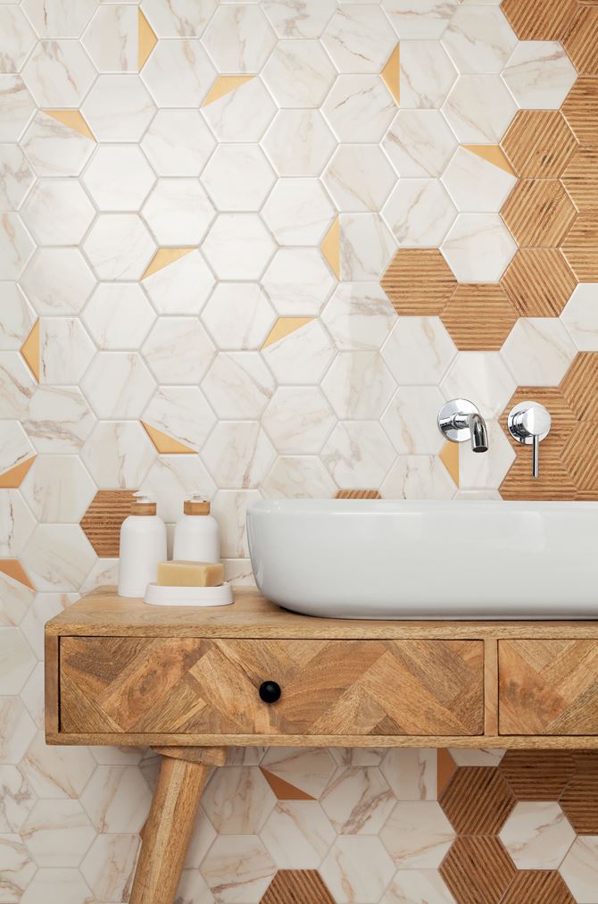 Detal heksagonów Flare w stylowej łazience