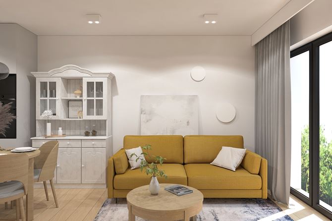 Musztardowa sofa w nowoczesnym, niewielkim salonie