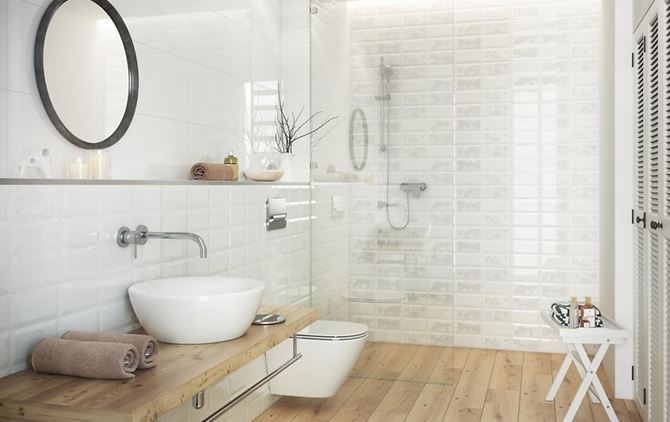 Aranżacja białej łazienki wykończonej drewnem