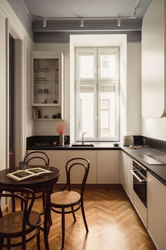 Biała kuchnia vintage w projekcie Hanna Pietras Architects