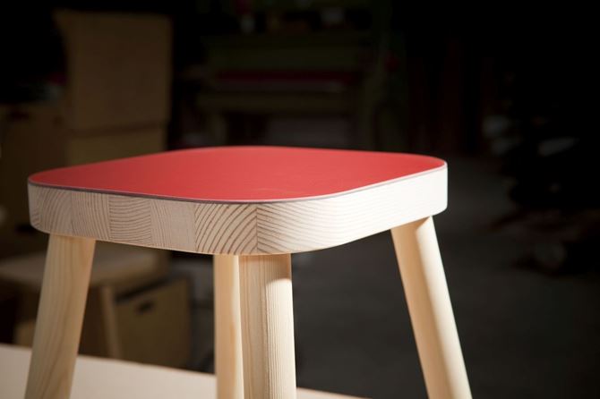 Furniture_Linoleum_craftmanship_4164_stool_detail.jpg
