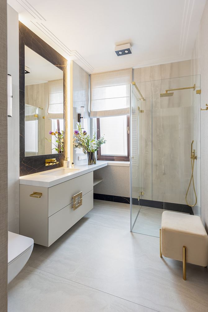 Elegancka łazienka w kamieniu w projekcie Makao Home