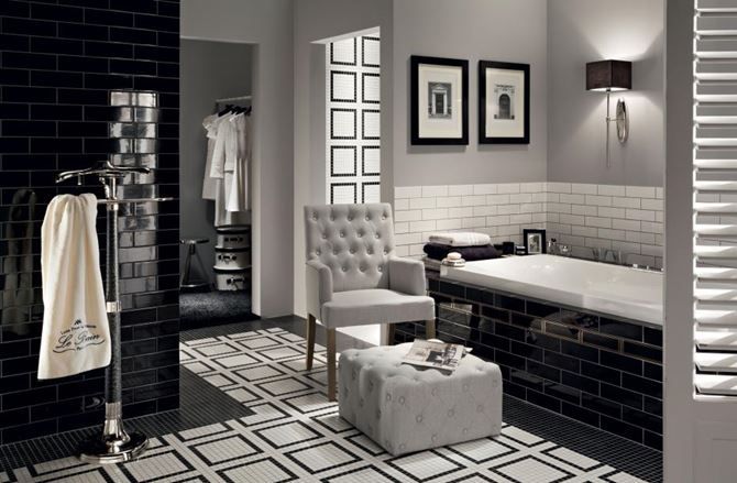 Czarno-biała łazienka z mozaiką
