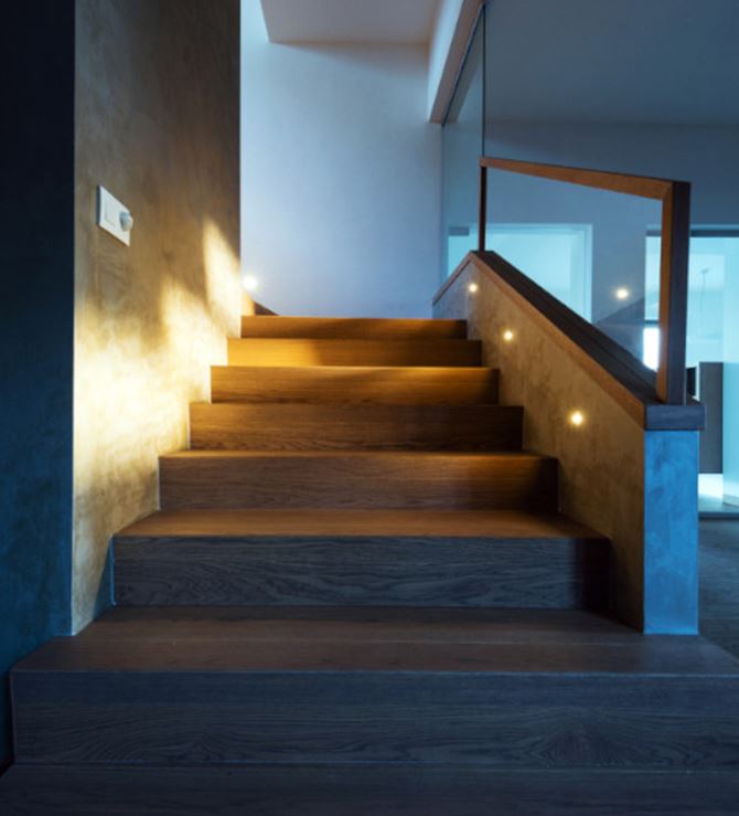 Oświetlenie schodów w domu
