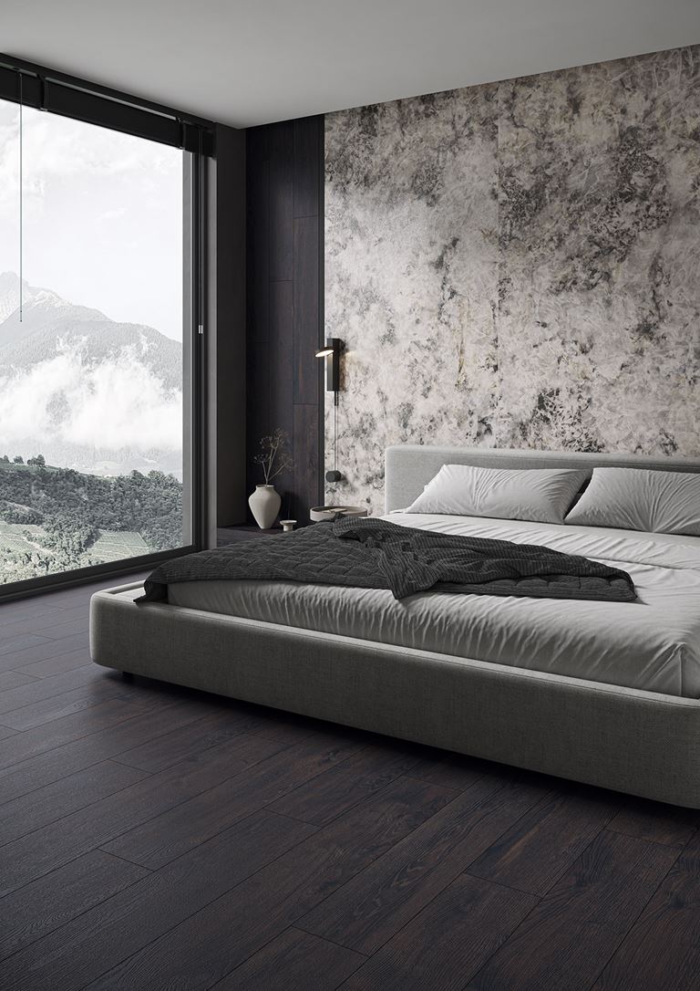 Sypialnia z dużym oknem w kamiennych płytach i drewnie