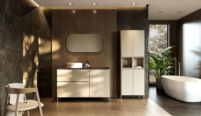 Ciemna łazienka z jasnymi meblami i wanną wolnostojącą