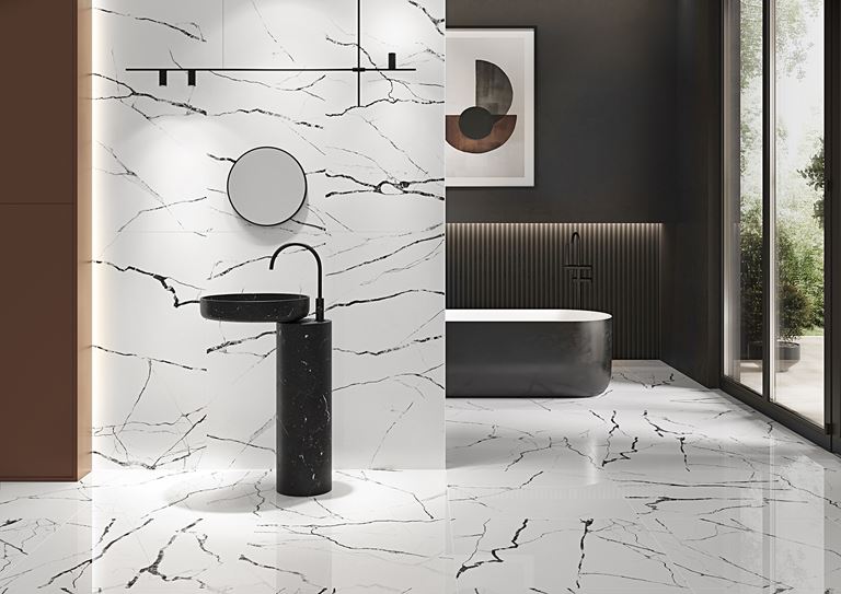 Czarno-biała łazienka z płytami z wzorem kamieni Opoczno Eternal