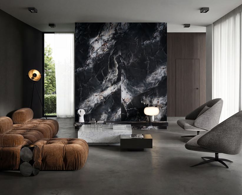 Salon w ciemnych kolorach z wielkoformatowym marmurem