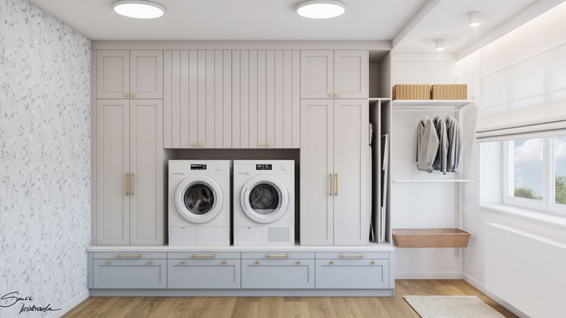 Pralnia z pojemną zabudową i dużym oknem