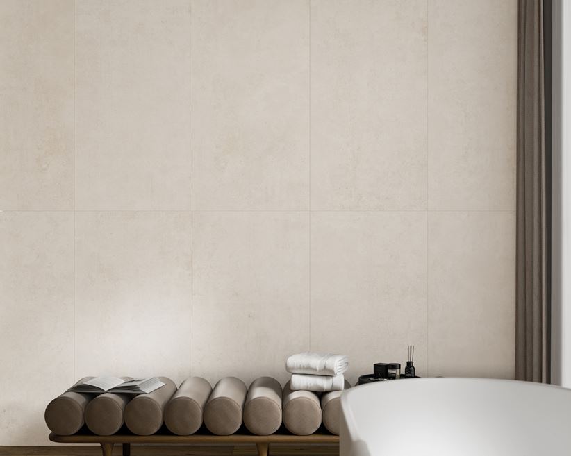 Jasny gres na ścianie w łazience