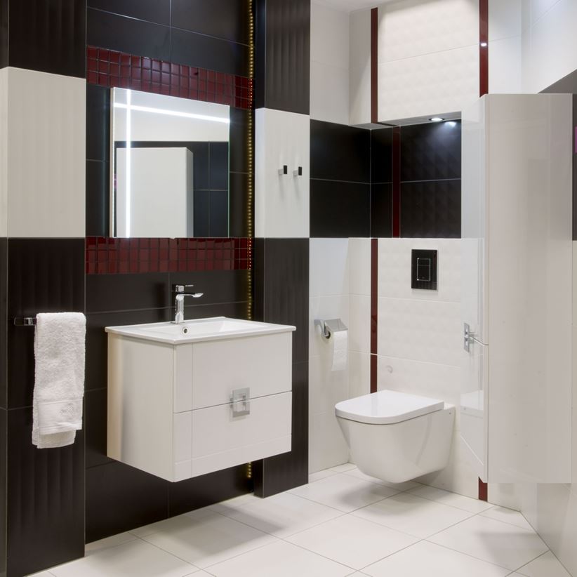Biało-czarna łazienka z mozaikowymi elementami Omnires APure