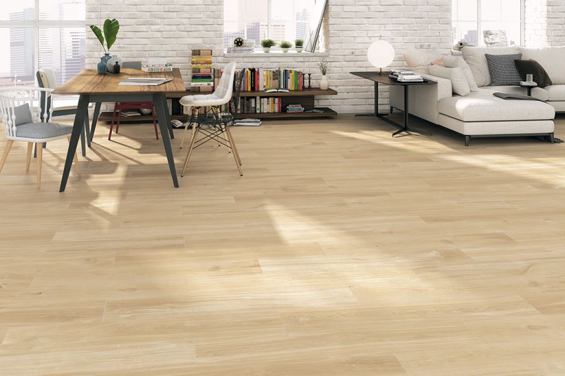 Salon z drewnianą podłogą Azario Lardy