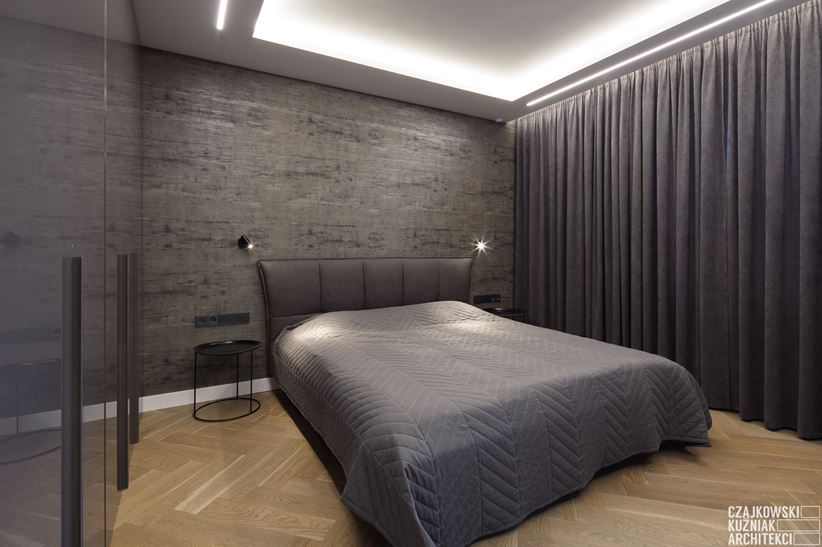 Minimalistyczna sypialnia z szarą ścianą