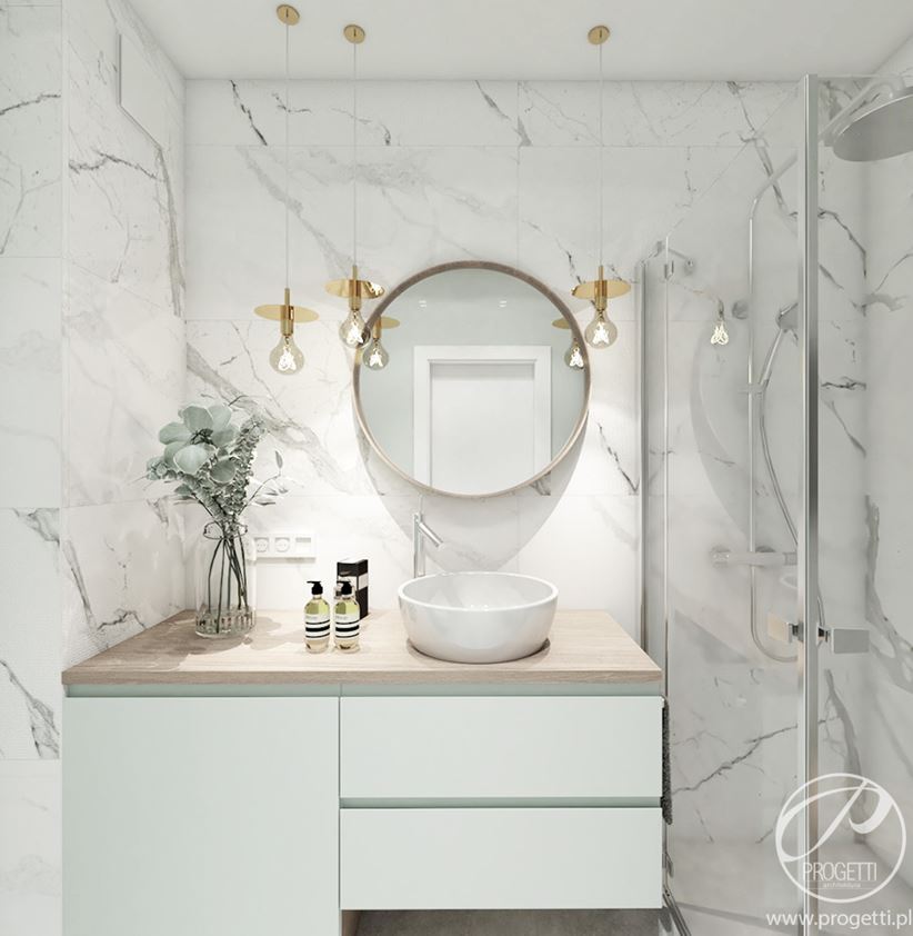 Biała łazienka z marmurowymi płytkami wielkoformatowymi