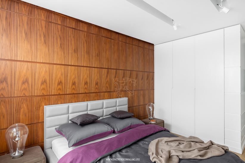 Drewniane panele w sypialni