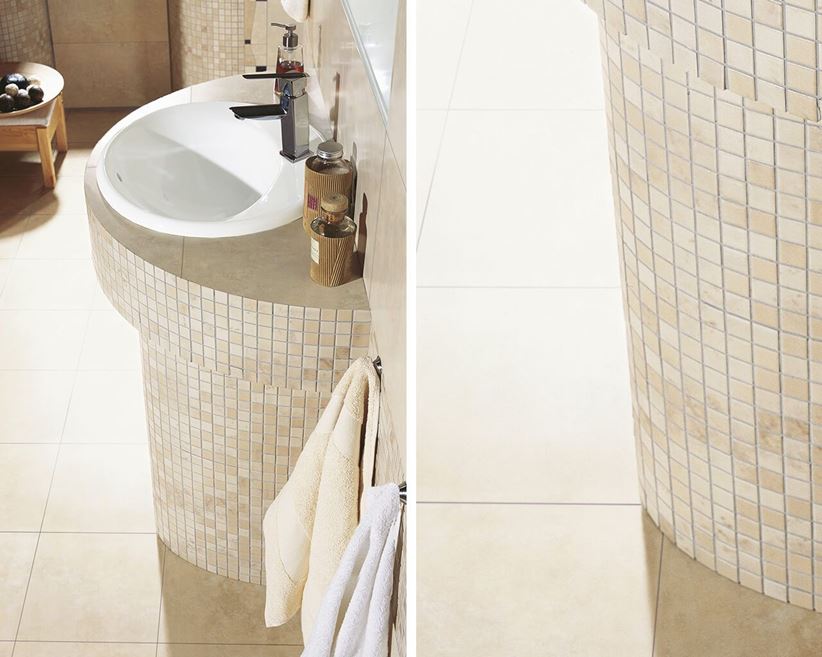 Beżowa mozaika w klasycznej łazience