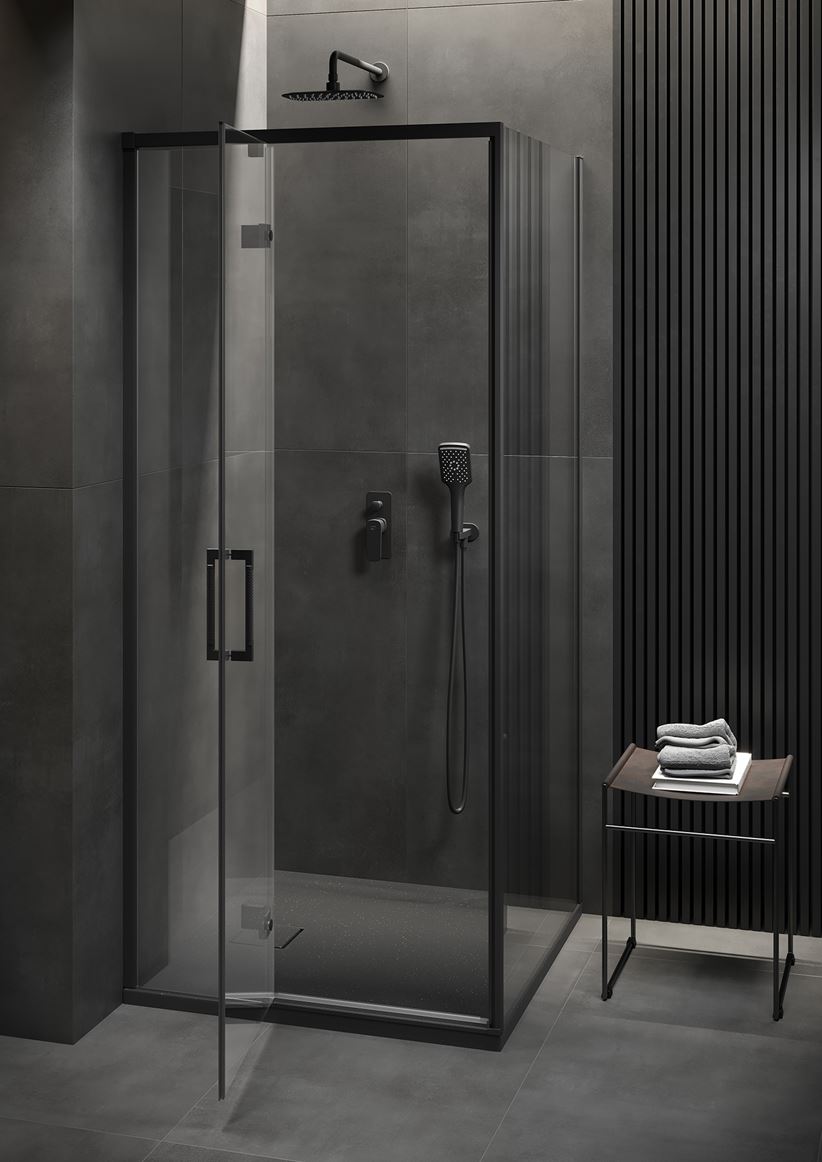 Kabina prysznicowa z czarnymi profilami Cersanit Larga