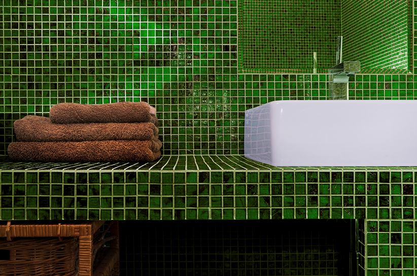 Łazienka w zielonej mozaice Dunin Jade