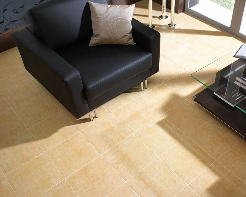 Salon z gresową płytką