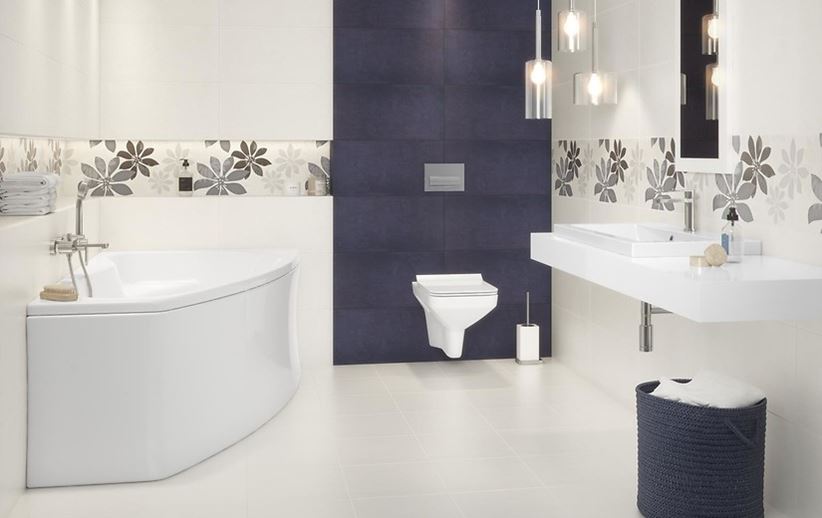 Eklektyczna łazienka w bieli i fiolecie