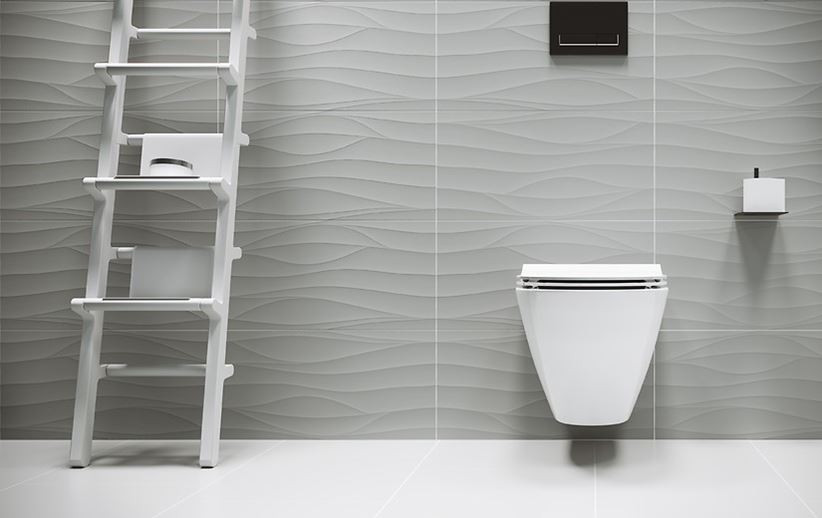 Ściana w łazience z szarymi płytkami z wzorem fal