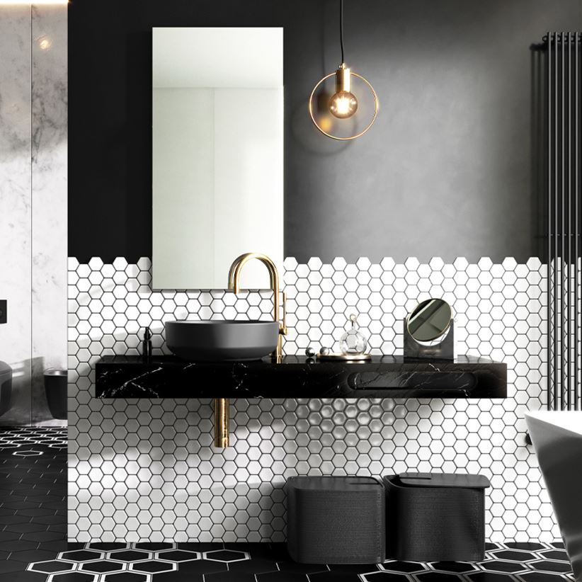Łazienka glamour w czarno-białej mozaice