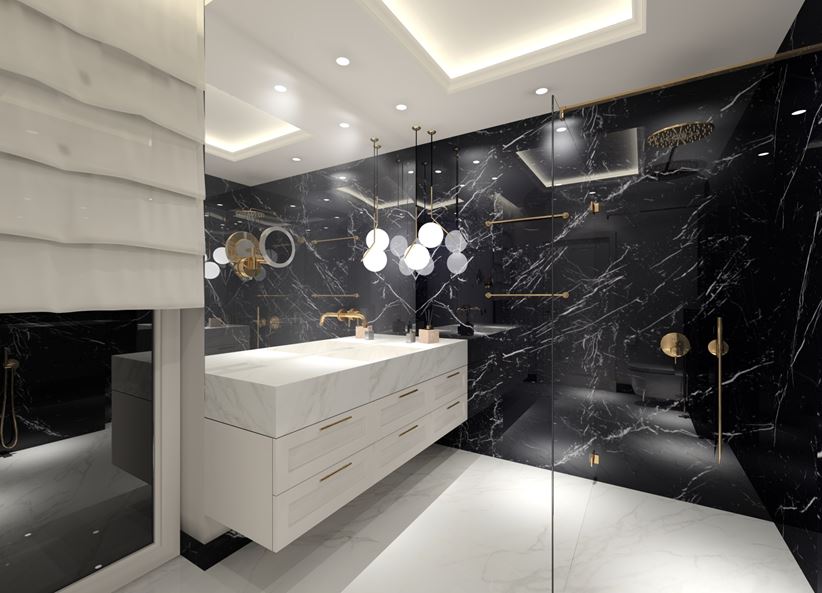 Czarny marmur na ścianie łazienki z prysznicem walk-in