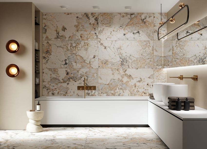 Płytki ze wzorem kamienia w wykończeniu łazienki z prostokątną wanną