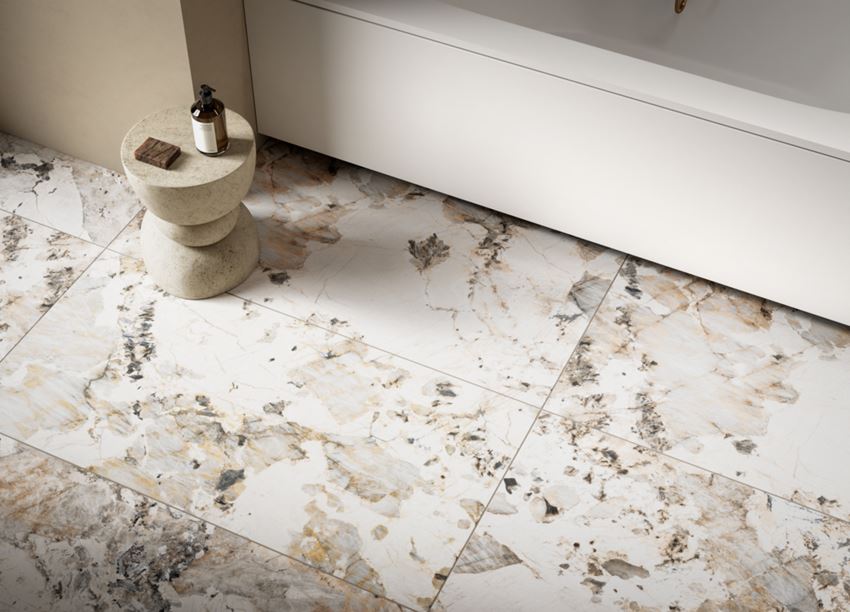 Podłoga w łazience w płytkach Azario Aurum Patagonia Pearl