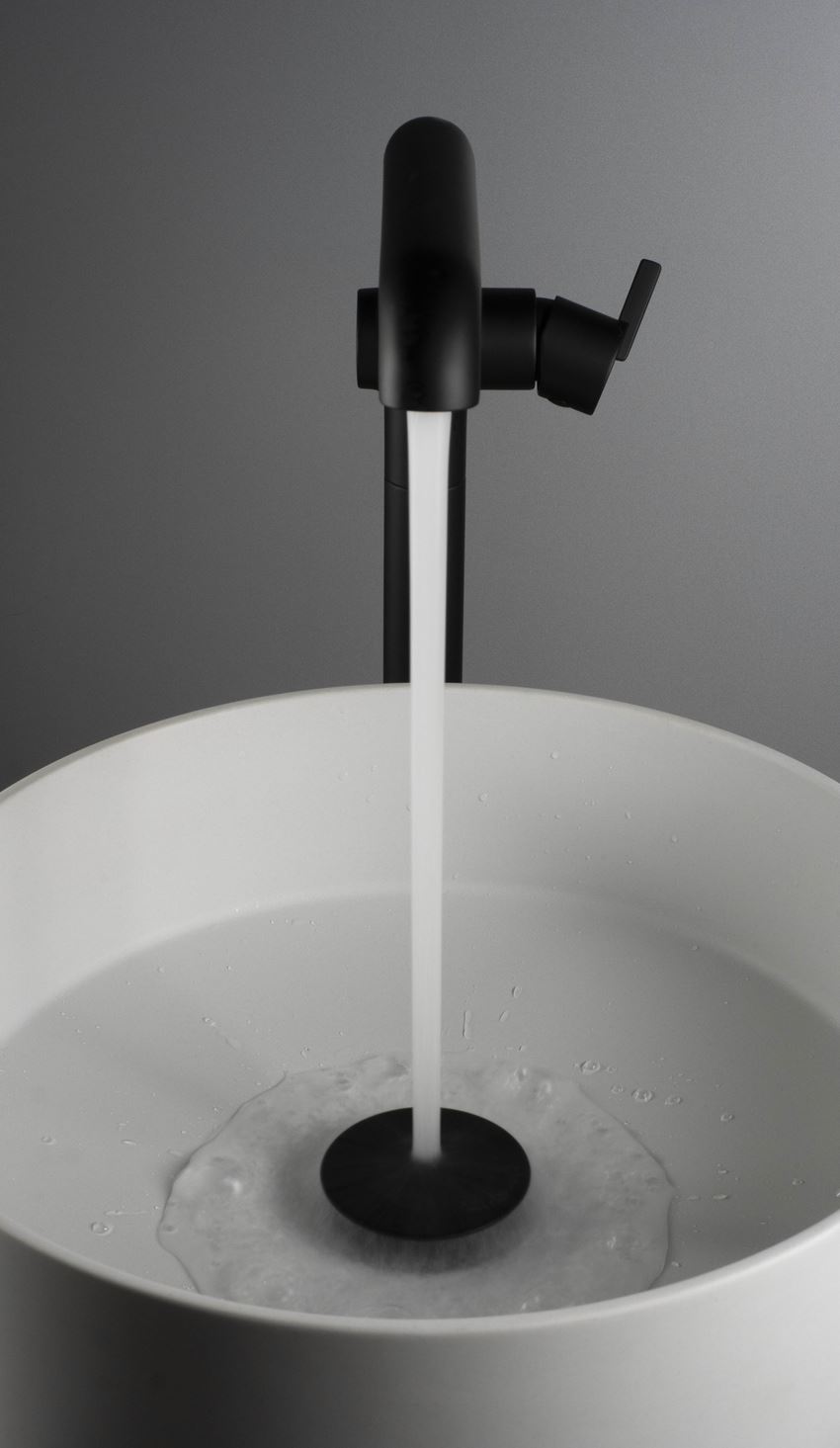 Bateria umywalkowa wolnostojąca nero Deante Silia