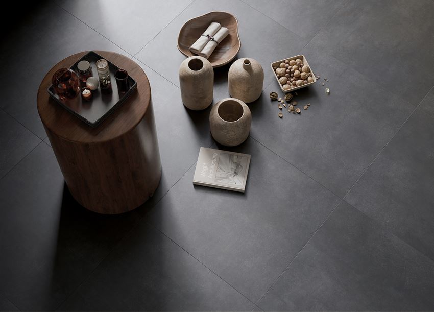 Detal ciemnego gresu Cerrad Form Base Basalt
