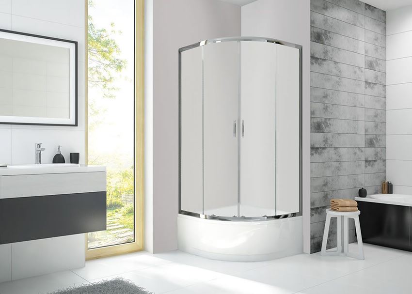 Kabina narożna półokrągła z brodzikiem szkło przezroczyste profile srebrne błyszczące 90x90 cm Sanplast Fris
