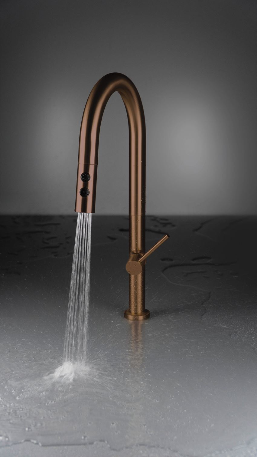 Bateria kuchenna z wyciąganą wylewką 2 rodzaje strumienia brąz szczotkowany Deante Olfato