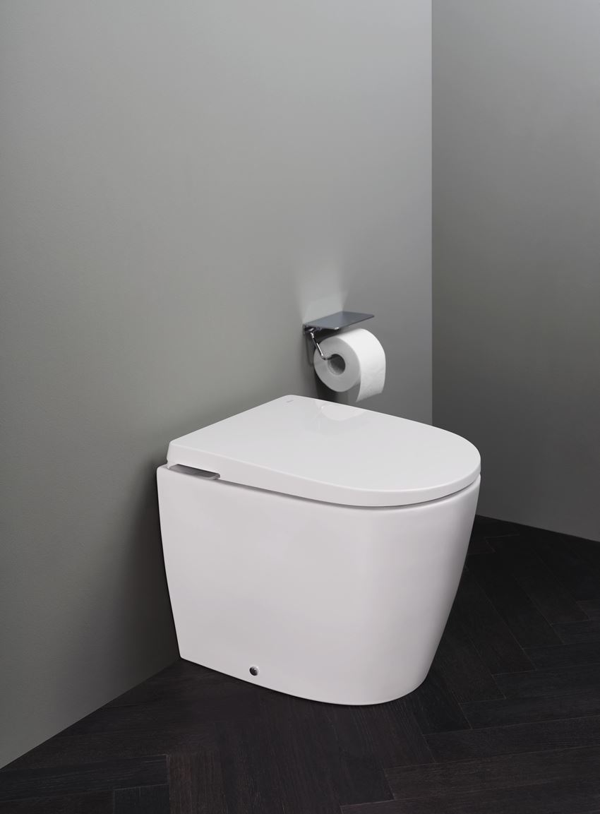 Miska WC stojąca ze zintegrowanym zbiornikiem In-Tank® zewnętrzne podłączenie wody z deską 56,5 cm, biała Roca Avant