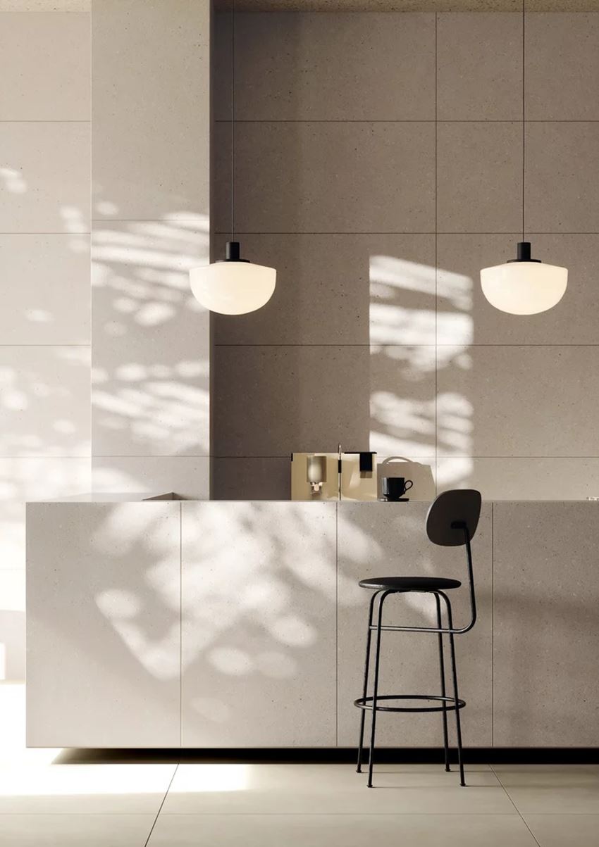 Beżowo-brązowa kawiarnia w minimalistycznym wydaniu