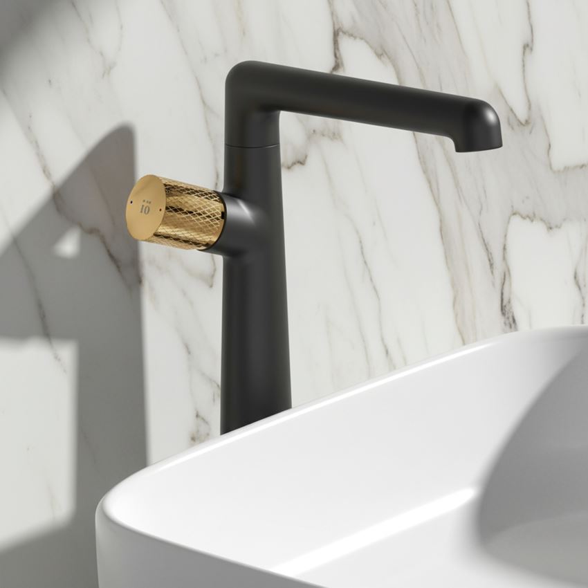Bateria umywalkowa stojąca z ruchomą wylewką korek klik-klak czarno-złota IÖ Vida